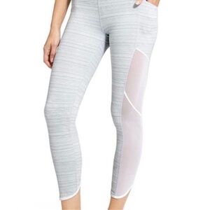 Women’s Athleta Cropped gray and white Leggings size XS